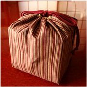 オリーブの重箱（日本産漆）保多織の袋入り